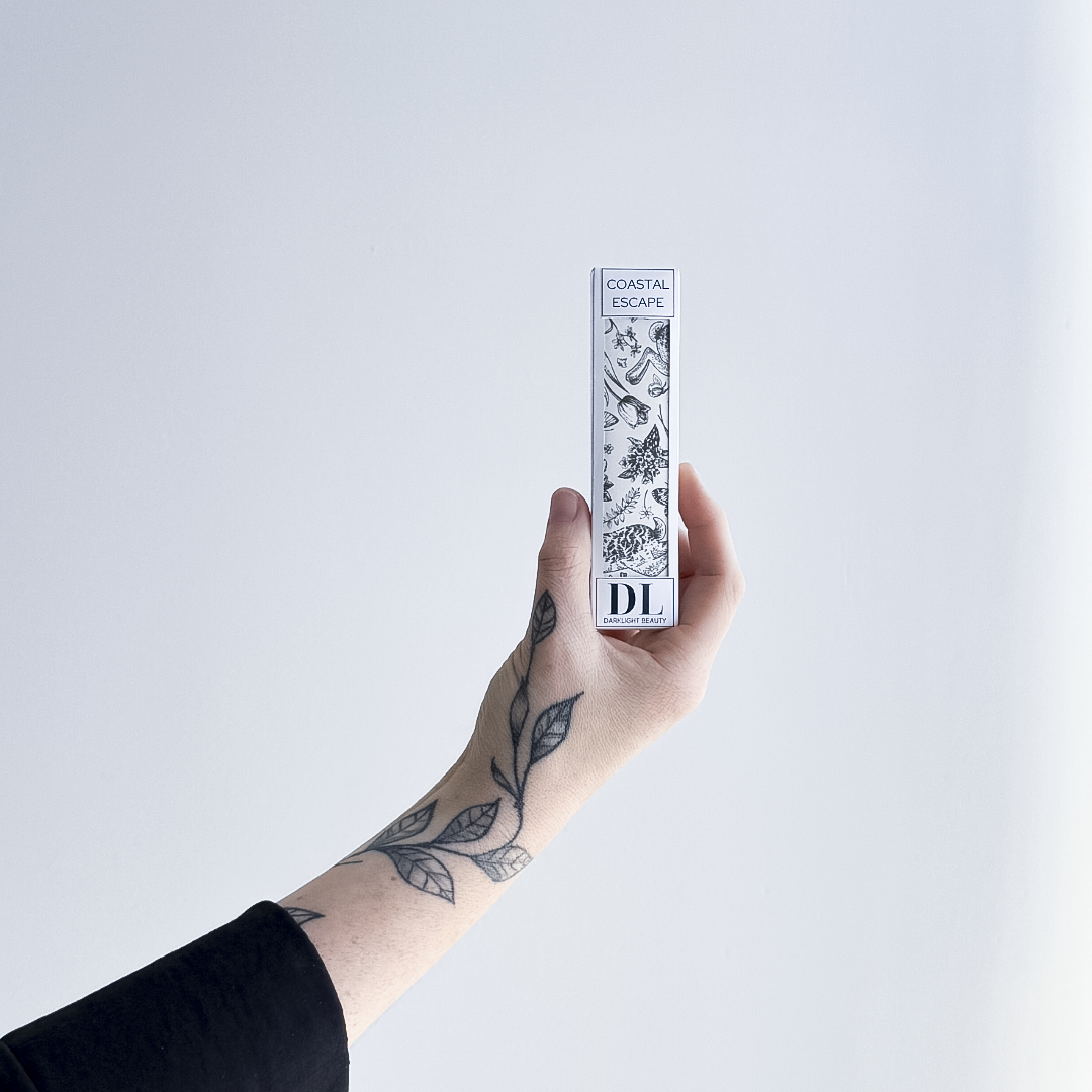 Coastal Escape wax melt snapbars inspired by Wood Sage & Sea Salt with notes of sea salt, sage, and driftwood – Darklight Beauty